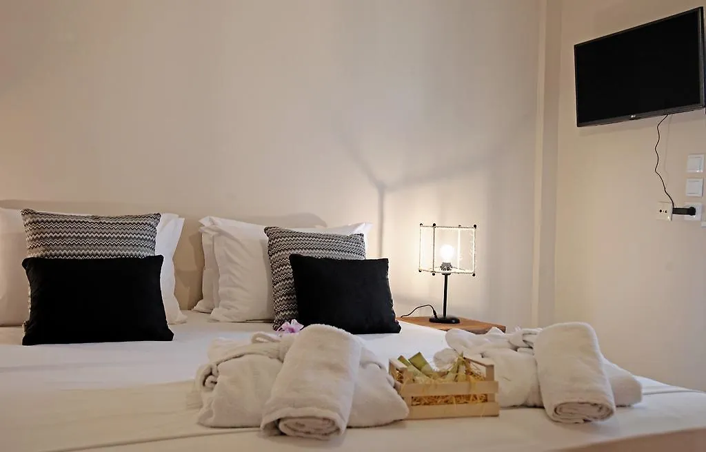 The Beach House - Apartments & Studios (Adults Only) Áfitos Casa de hóspedes